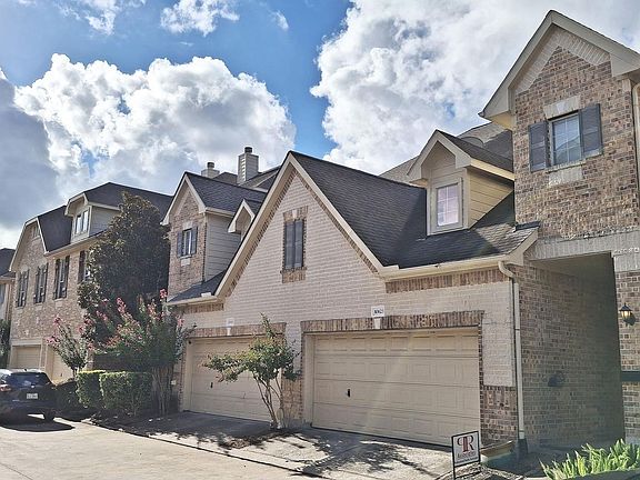 2nd image of 10623 Wallingford Pl