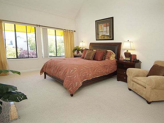 3rd image of 607 Portofino Ln