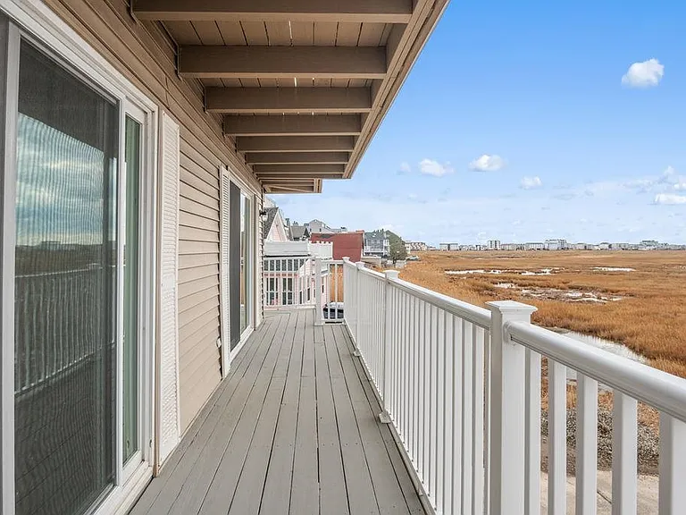 611 Ocean Blvd #3 — Photo 11