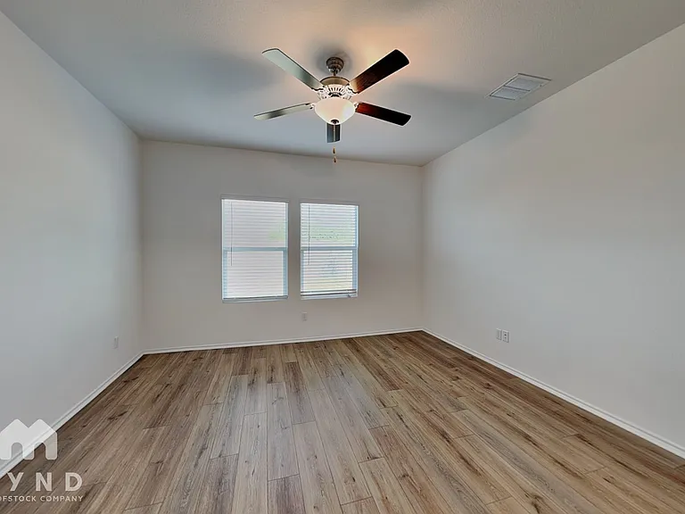 428 Sebring Cir — Photo 7