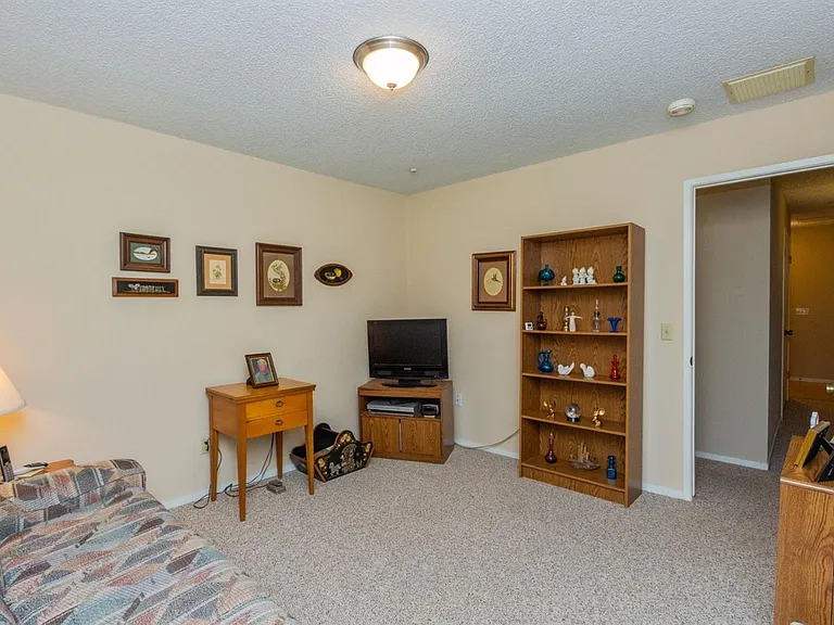 10521 N Minnewawa Ave — Photo 14