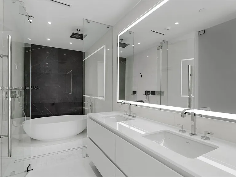 300 Biscayne Blvd #1403 — Photo 13