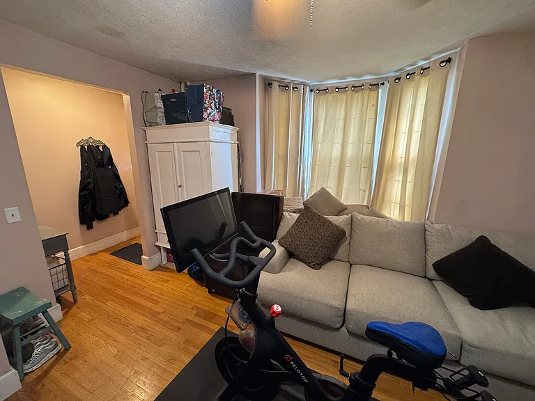 190-192 Holland St #2 — Photo 8