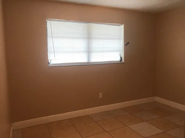 Spacious and Cozy Apartments in a Tranquil Area, 13315 Alexandria Dr APT 3, Opa Locka, FL 33054