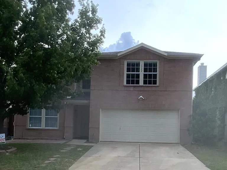 1722 Willow Way — Photo 1