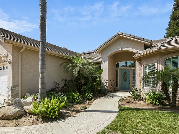 4th image of 3326 E Paradise Ave