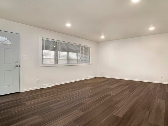 2nd image of 2718 Canterbury Ln