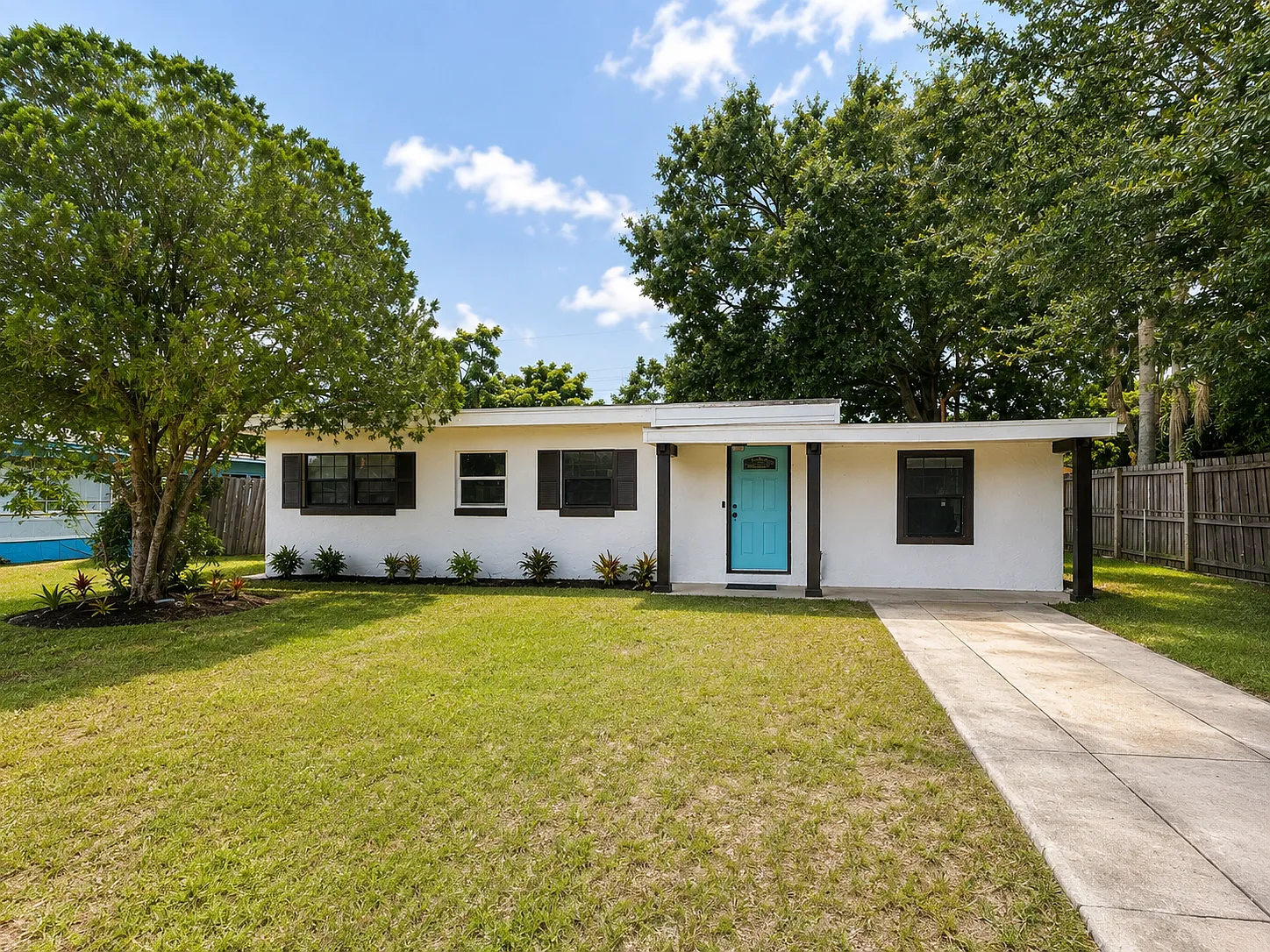 3 bed, 1300 sqft, $2,050 — Photo 1