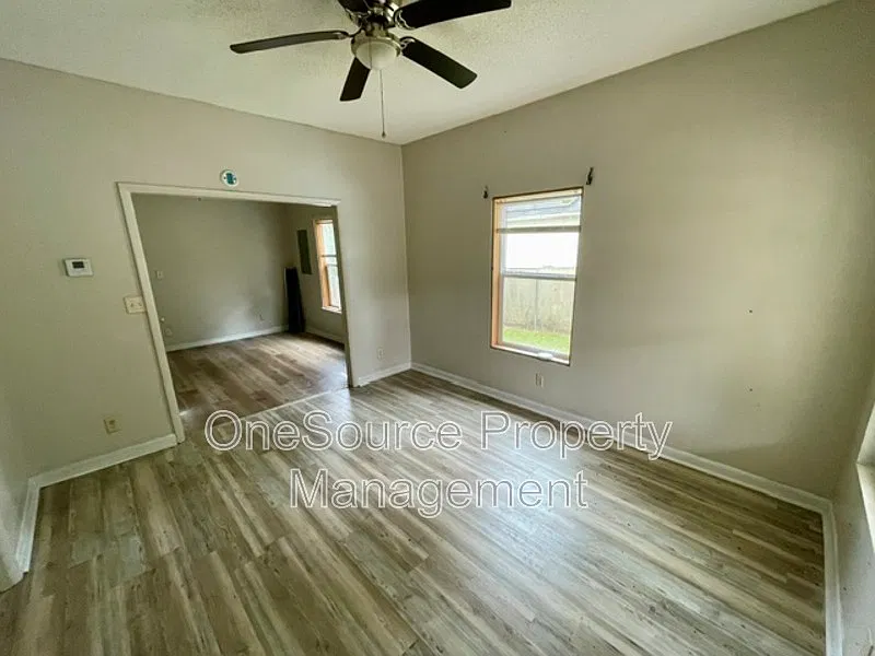 4 bed, 2.0 bath, 1274 sqft, $1,275 — Photo 3