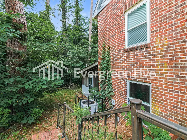 143 W Rosemary Rd — Photo 13