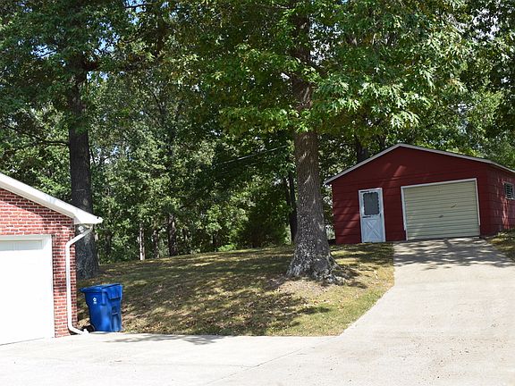 3rd image of 103 Court Dr