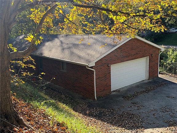 20th image of 1158 Amma Rd