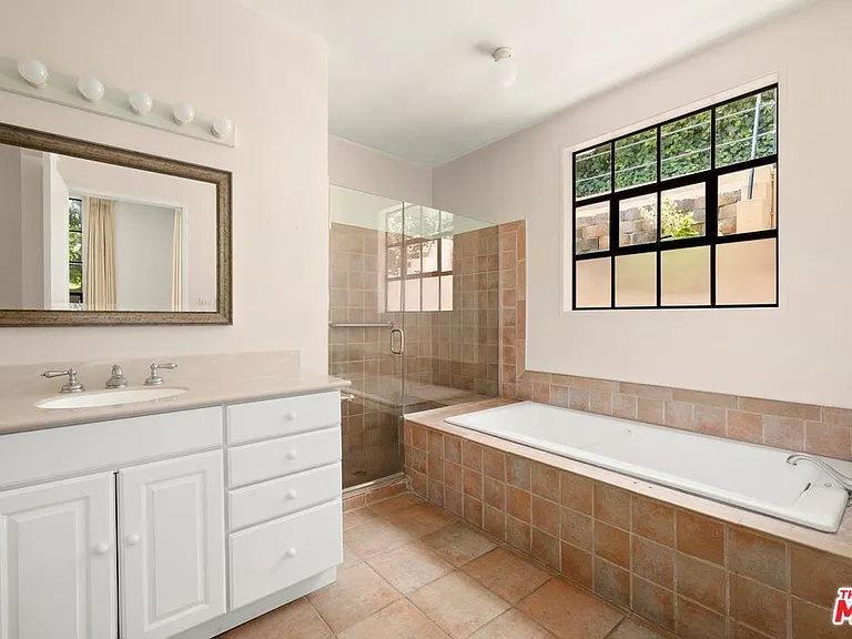 333 Dalehurst Ave — Photo 10