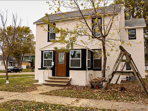 2nd image of 102 E Stanton St