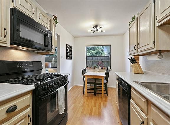 4th image of 848 Matador Dr