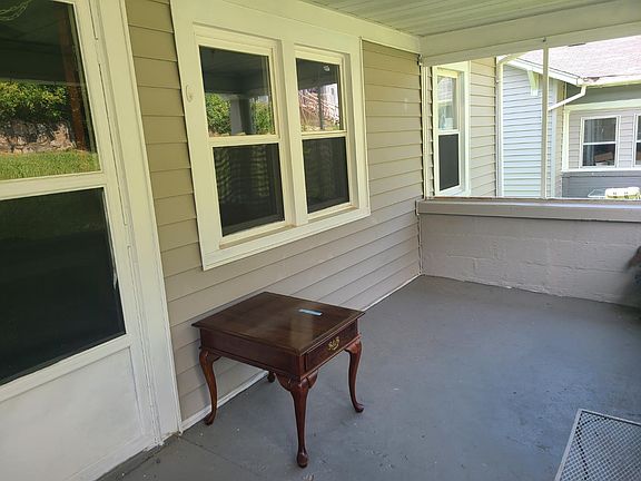 3rd image of 923 Lyndale Ave