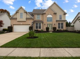 15379 Old Oak Dr, Strongsville, OH 44149