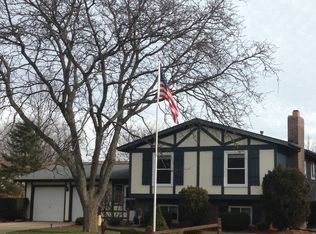 647 Darlington Ln, Crystal Lake, IL 60014