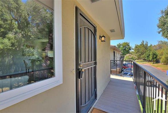 1st image of 979 Gilchrist Dr APT 4