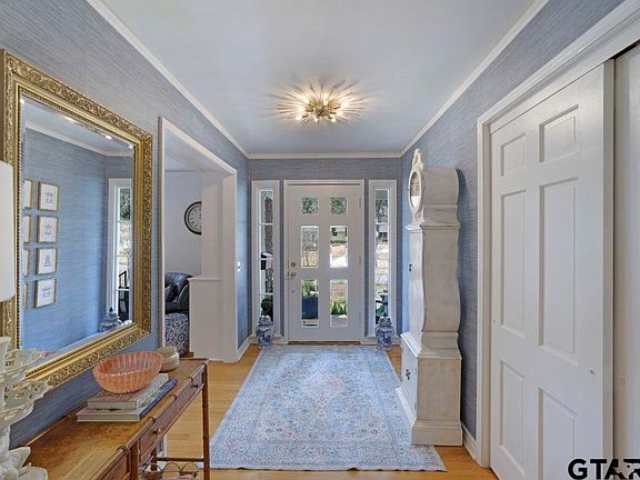 4th image of 3200 Dinah Ln