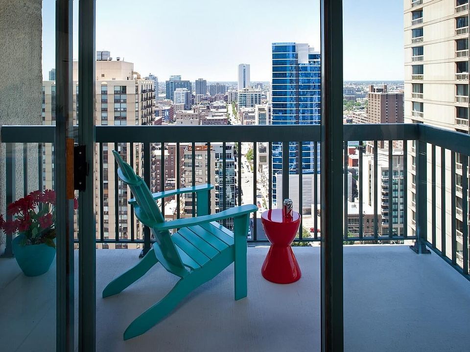 1st image of 30 W Huron St #1-4707