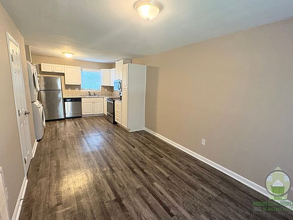 2nd image of 10 Stag St #2