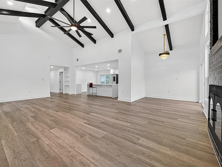 3006 Golden Hills Ln — Photo 11