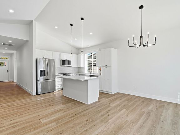 3rd image of 620 S Robie Rd