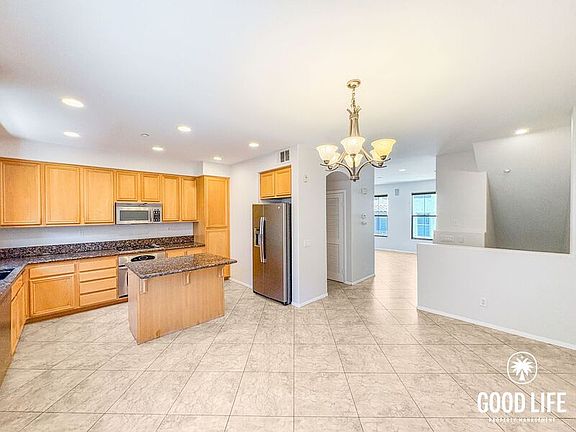 2nd image of 372 Plateau Ave