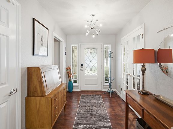 5th image of 109 CIBOLO CROSSING DR