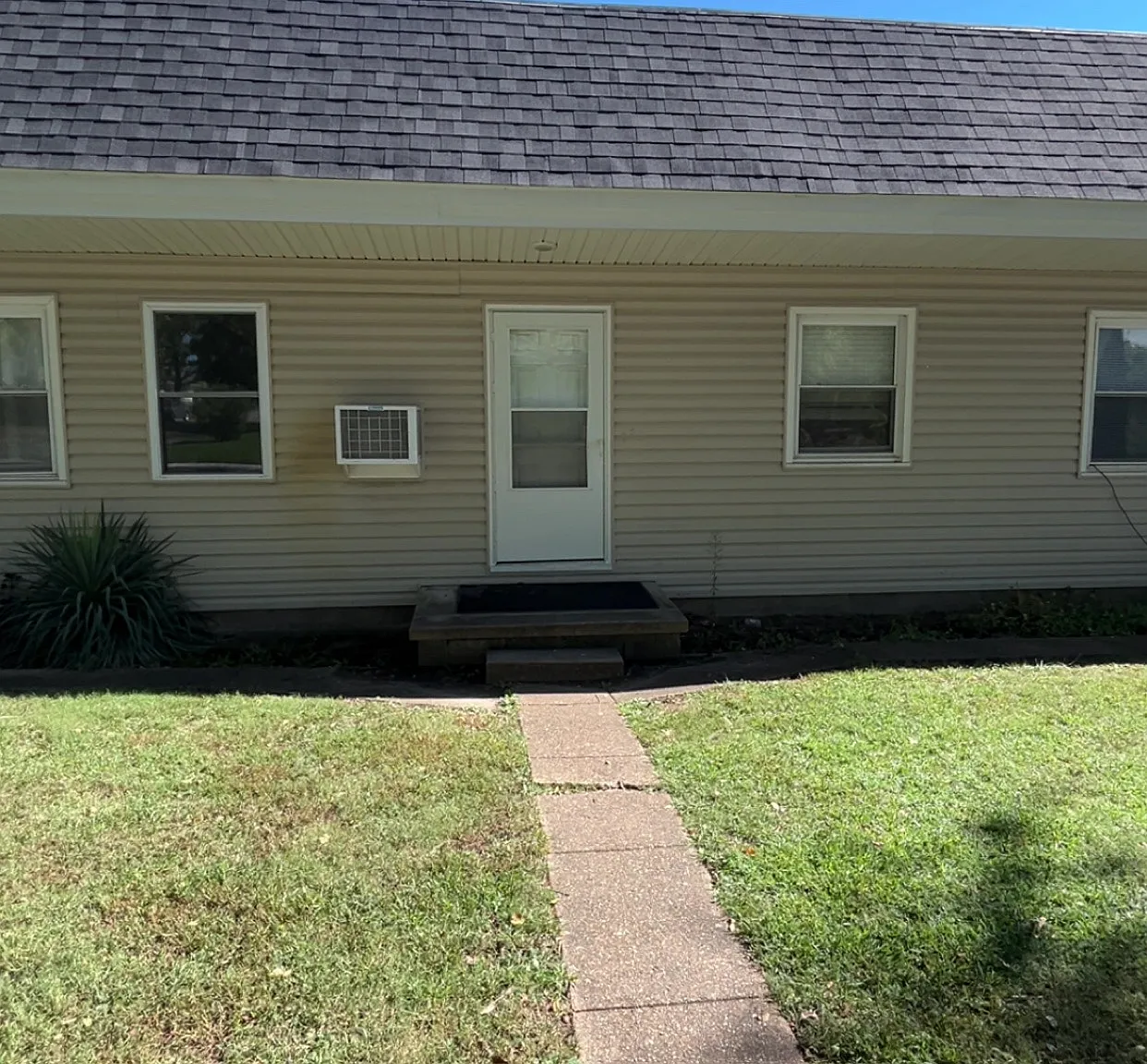2 bed, $825 — Photo 1