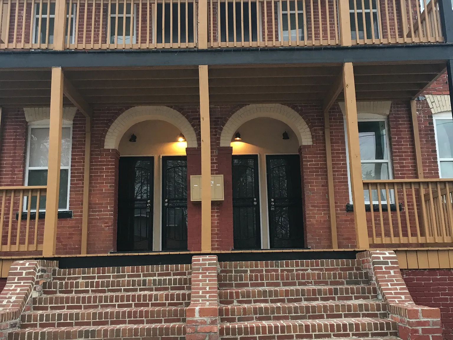 3 bed, 1200 sqft, $1,875 — Photo 1