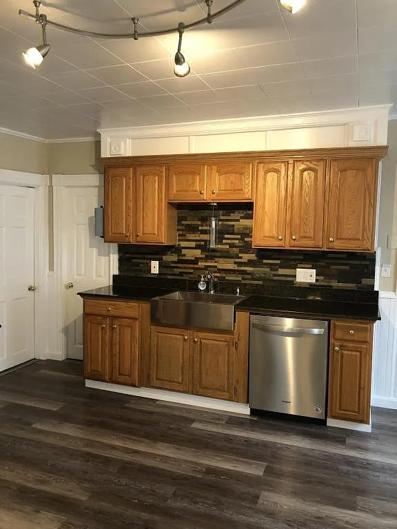 165 Bellingham Street — Photo 2