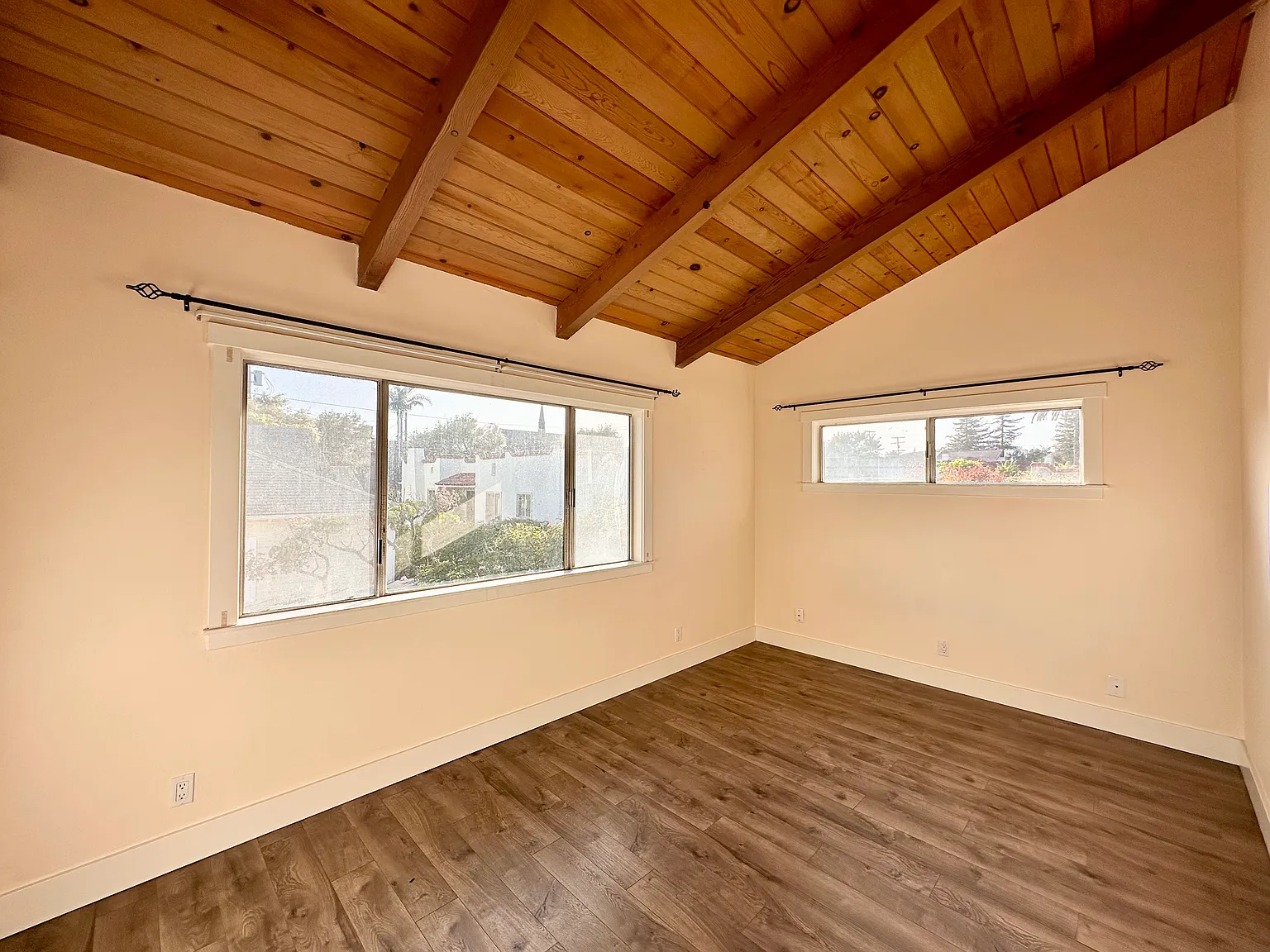 2 bed, 1.5 bath, $4,500 — Photo 4