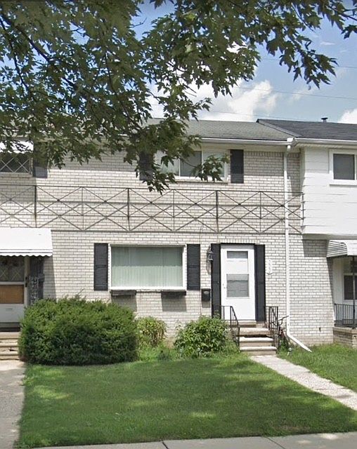1st image of 222 N Christine Cir