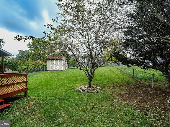 5th image of 112 Lakeridge Dr