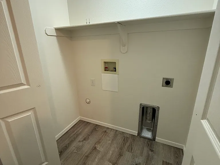 Washer / Dryer closet