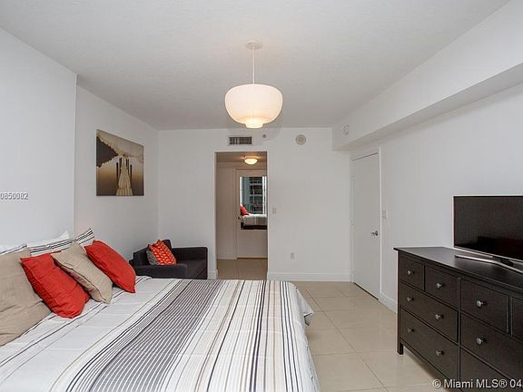 4th image of 1750 N Bayshore Dr APT 2204