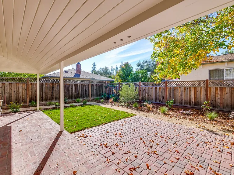 2990 Cowper St — Photo 40