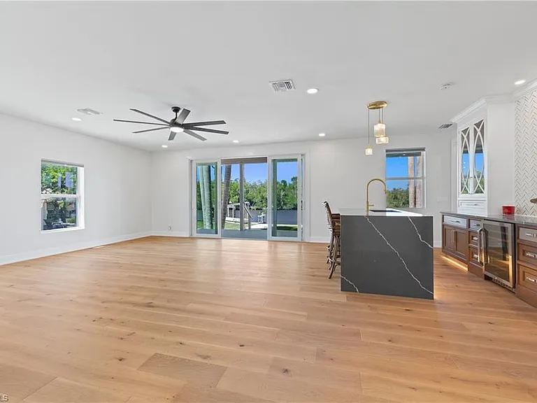 1836 Harbor Ln — Photo 27