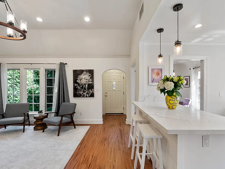 8818 Rosewood Ave — Photo 5