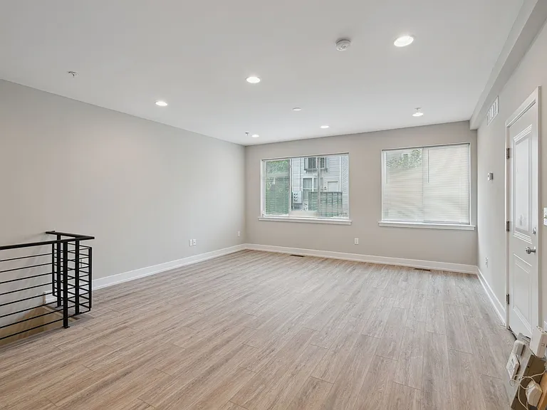 2612 Annin St #2 — Photo 10
