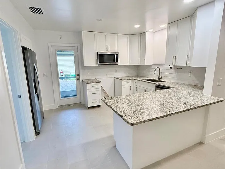 814 S Lake Dr — Photo 5
