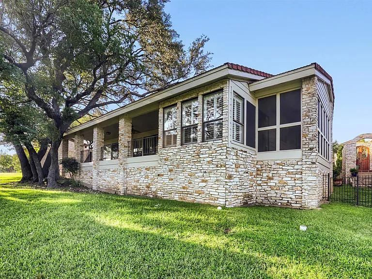 208 Crescent Blf — Photo 26