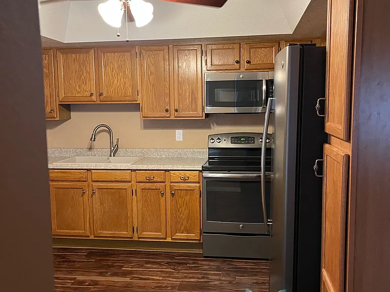 2663 E Evergreen St — Photo 3