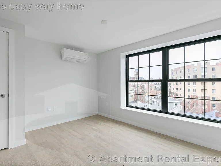 10 Soden St #8 — Photo 4