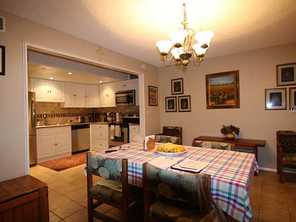 4th image of 909 Park Lake Cir #820
