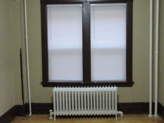 5th image of 744 Simon Ave