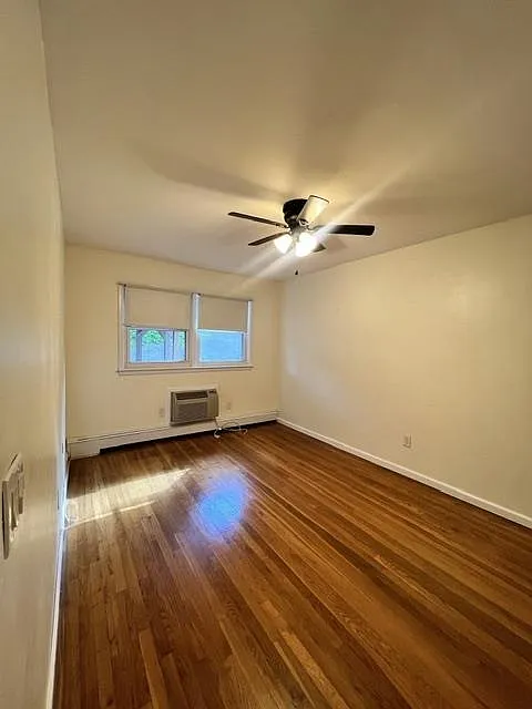 2 bed, 1.0 bath, $1,850 — Photo 2