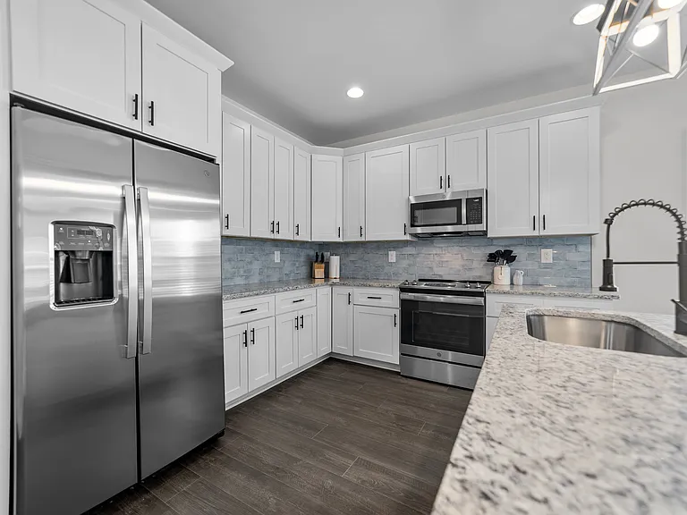 816 Crown Point Dr — Photo 17
